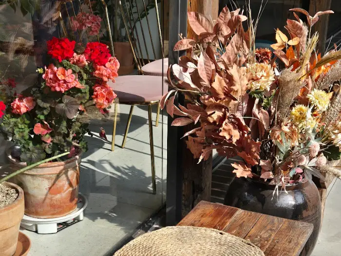 카페 입구 조경