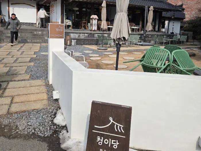 카페 외부 테라스