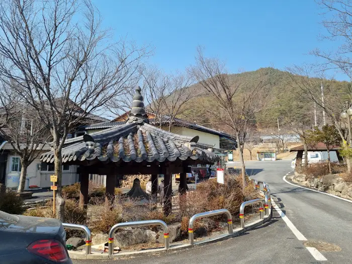 정겨운 약수터 정자