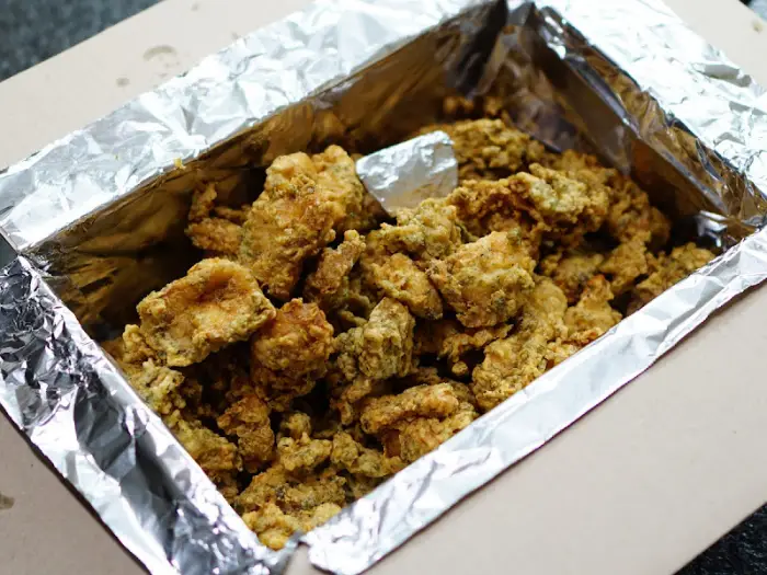 박스 안의 뽀뽀통닭