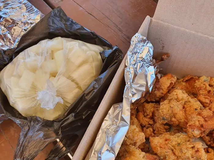 뽀뽀통닭과 치킨무