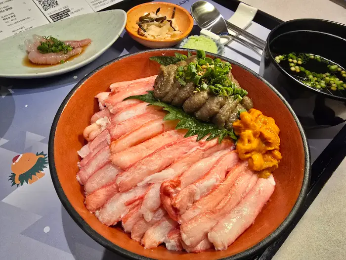 붉은대게덮밥, 푸짐한 대게살과 성게알, 날치알