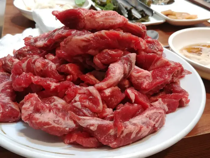 갈비탕 속 부드러운 고기 조각