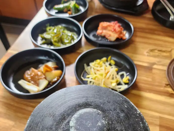 돌솥밥과 함께 나온 밑반찬들