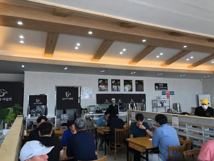 성주가야밀면 내부 모습