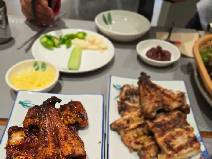 통통하게 잘 구워진 장어 조각들