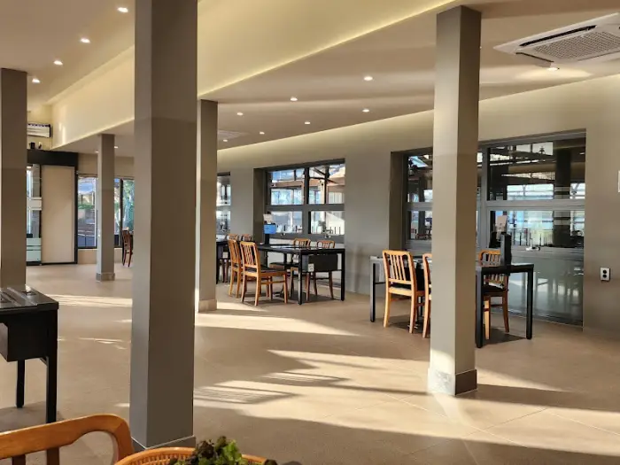 따뜻한 밥과 함께 나온 메기 매운탕