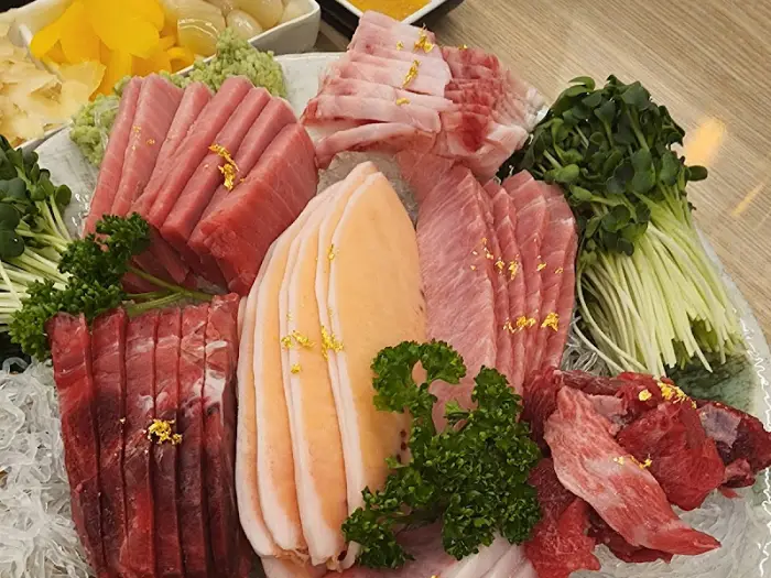 다양한 부위의 참치 회