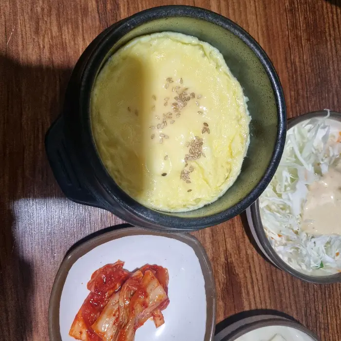 김이 모락모락 나는 뚝배기 계란찜