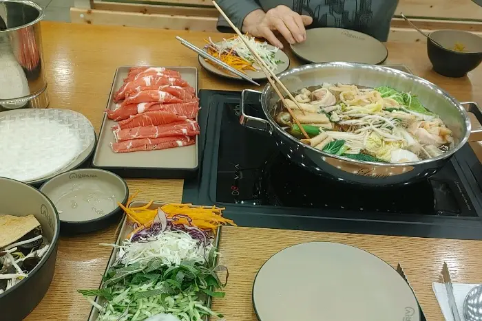 준비된 소스와 곁들임 메뉴