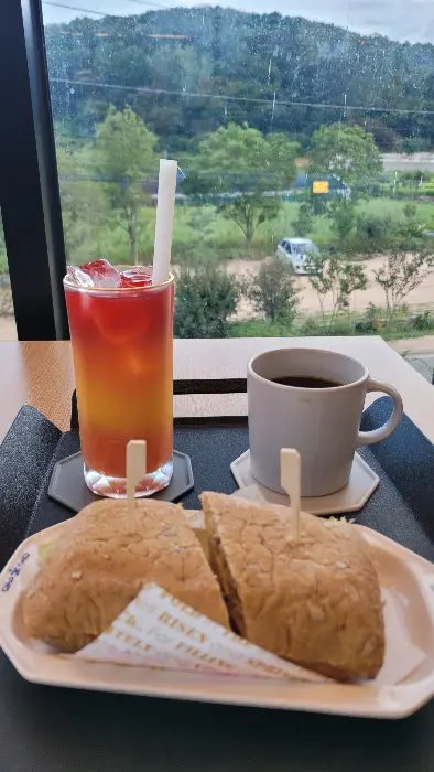 위양라떼와 샌드위치