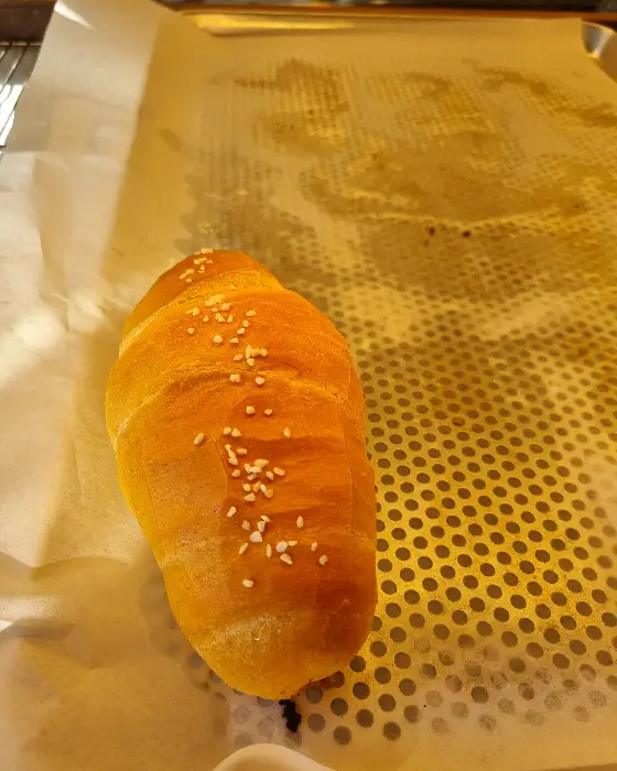 갓 나온 빵 조각