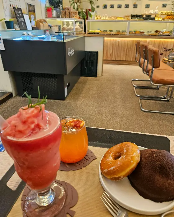 음료와 디저트들