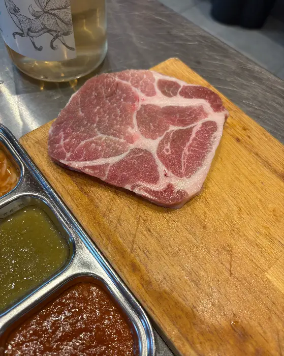 신선한 목살 한 점