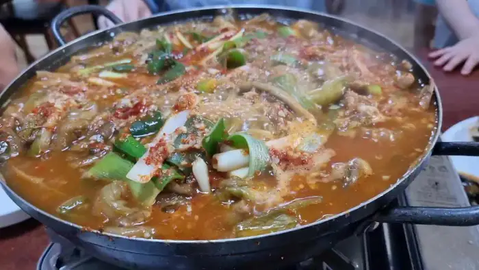 보글보글 끓는 메기매운탕