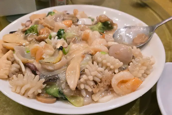 터질듯한 육즙을 자랑하는 차이향 딤섬의 먹음직스러운 모습.