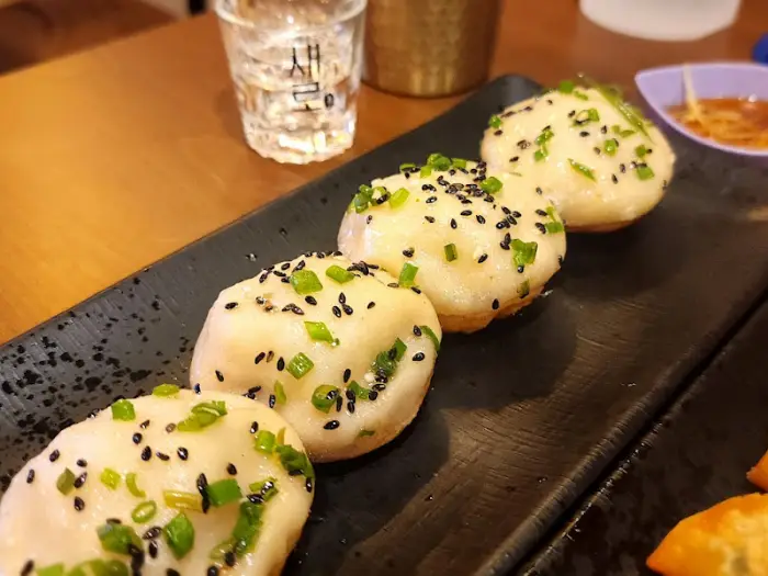 셩젠바오(육즙군만두)