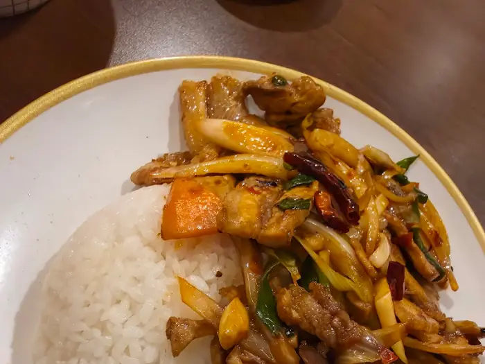 삼겹살볶음덮밥