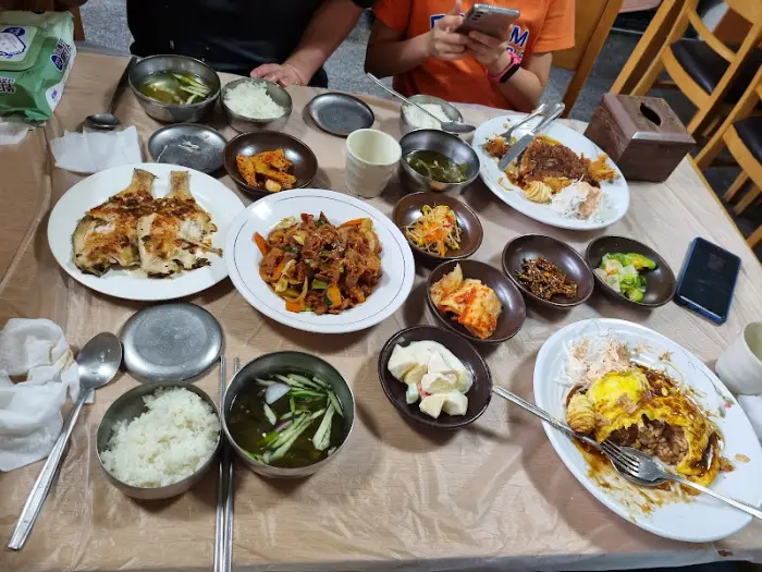 푸짐한 식탁 풍경