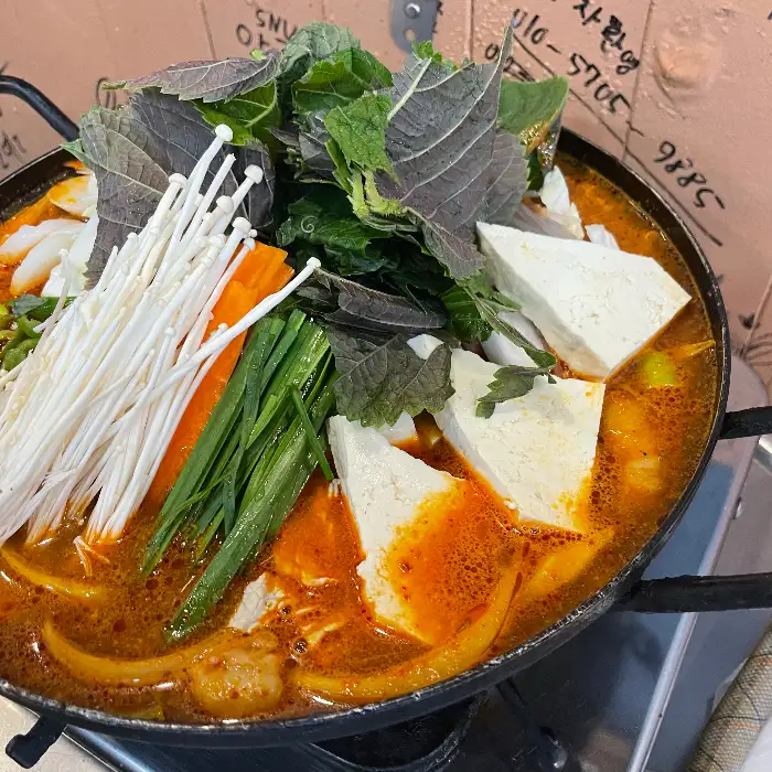 수구레 전골의 또 다른 모습, 채소와 두부가 돋보입니다.