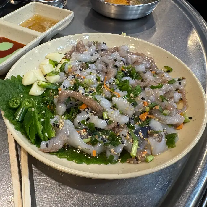 신선한 산낙지의 모습