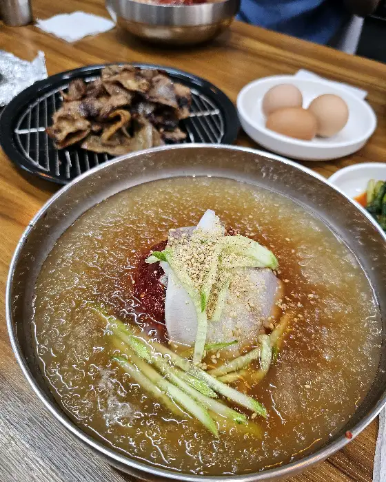 물비빔냉면과 숯불고기