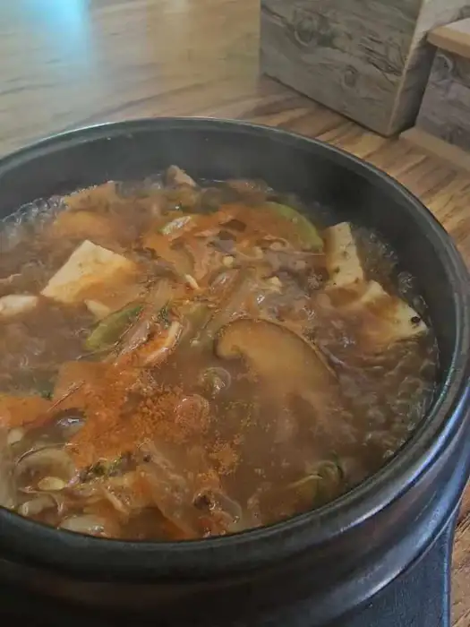 김이 모락모락 나는 된장찌개