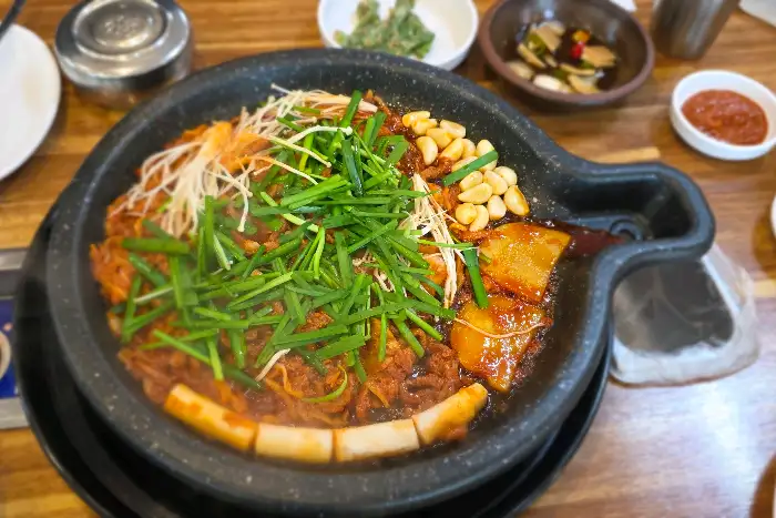 오리 불고기 한상차림 사진