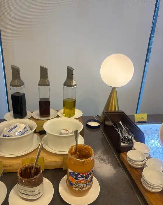 샐러드 바 및 소스류