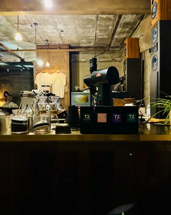 카페 내부 바 카운터