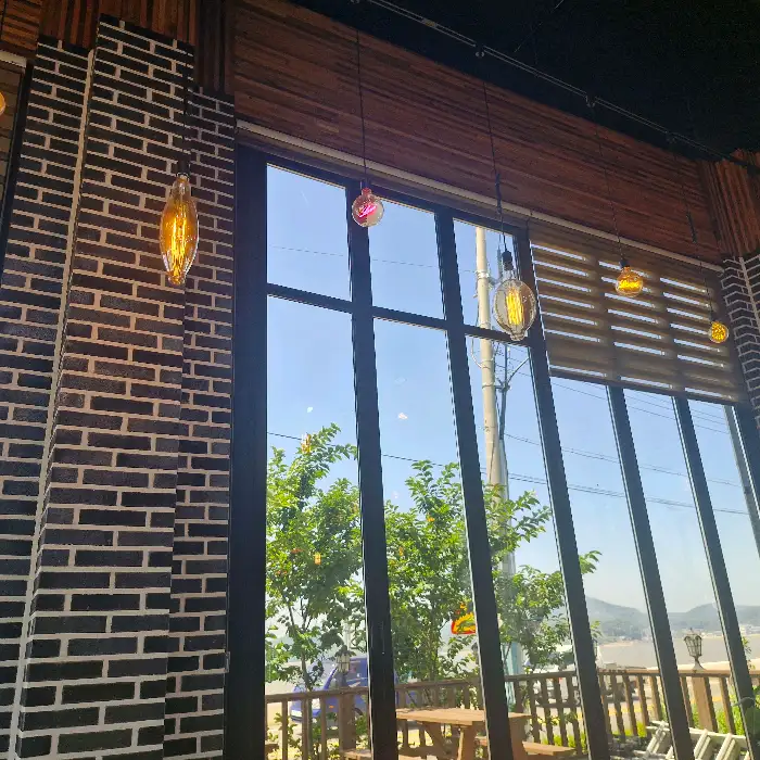 창밖으로 보이는 풍경