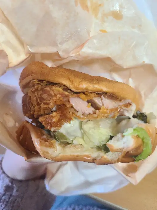 맘스터치 버거 속 재료