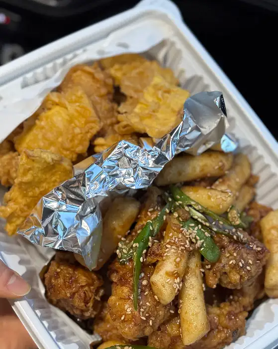 치킨, 고구마튀김, 떡튀김 조합