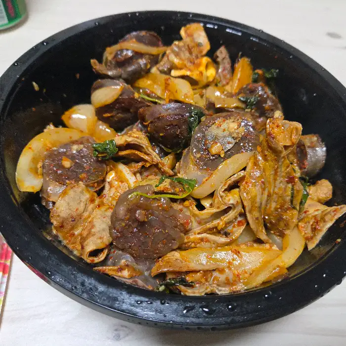 따뜻한 느낌의 순대볶음
