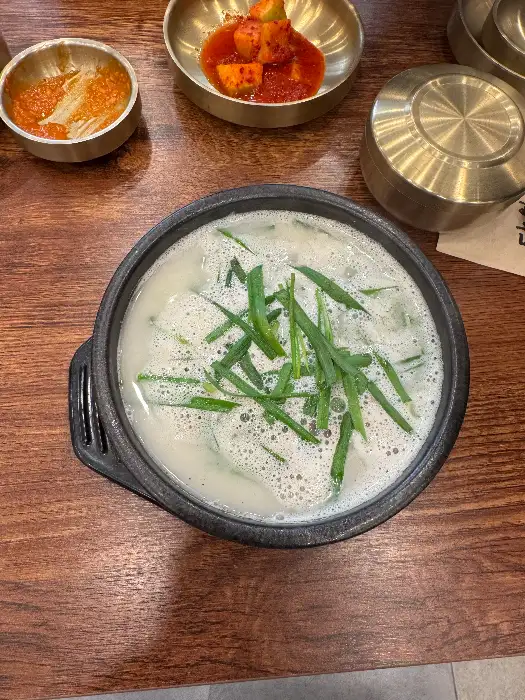뽀얀 국물의 순대국밥