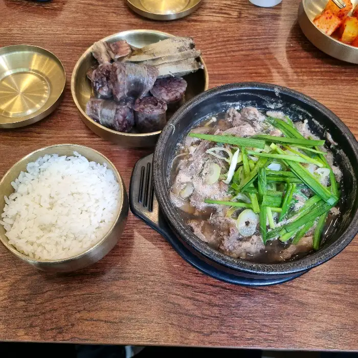 국밥과 함께 나온 푸짐한 순대