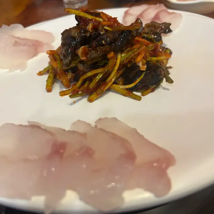 아구수육과 함께 나온 회무침