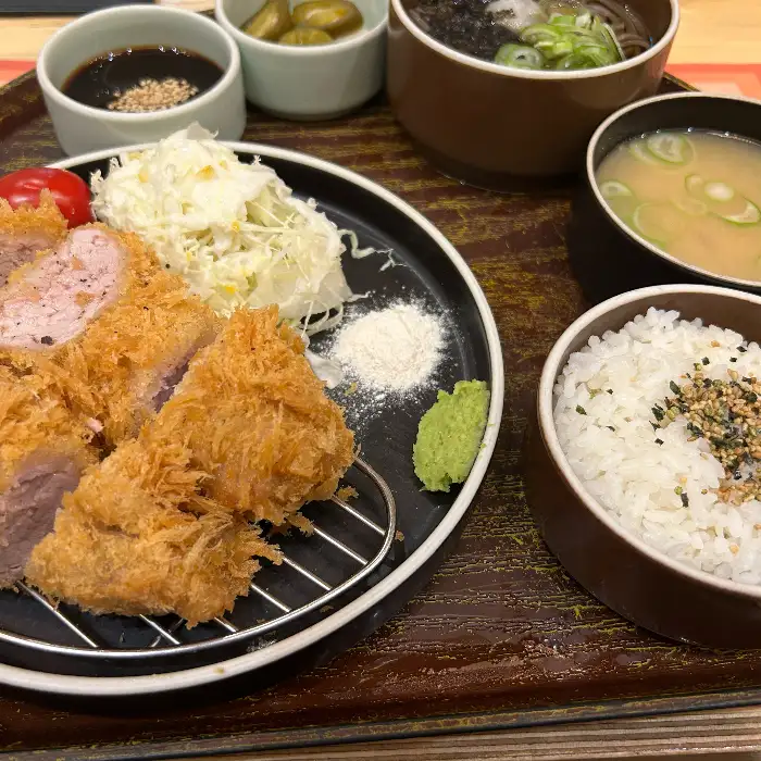 카레와 함께 나온 돈까스