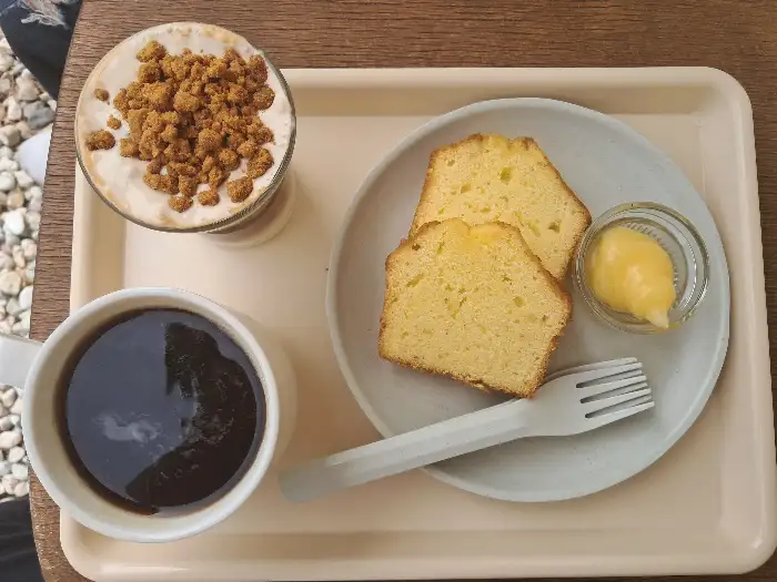 유자 파운드 케이크와 커피, 그리고 아이스크림