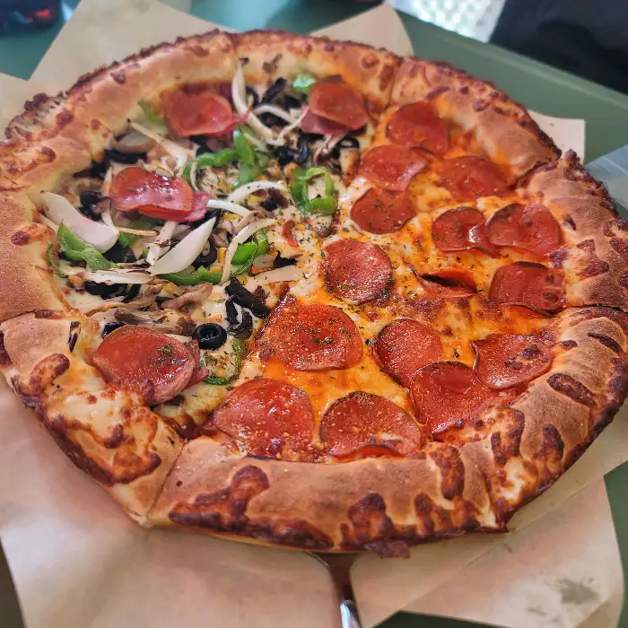 반반 피자 전체 모습