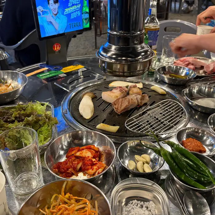 다양한 쌈 채소와 곁들여 먹을 수 있는 밑반찬