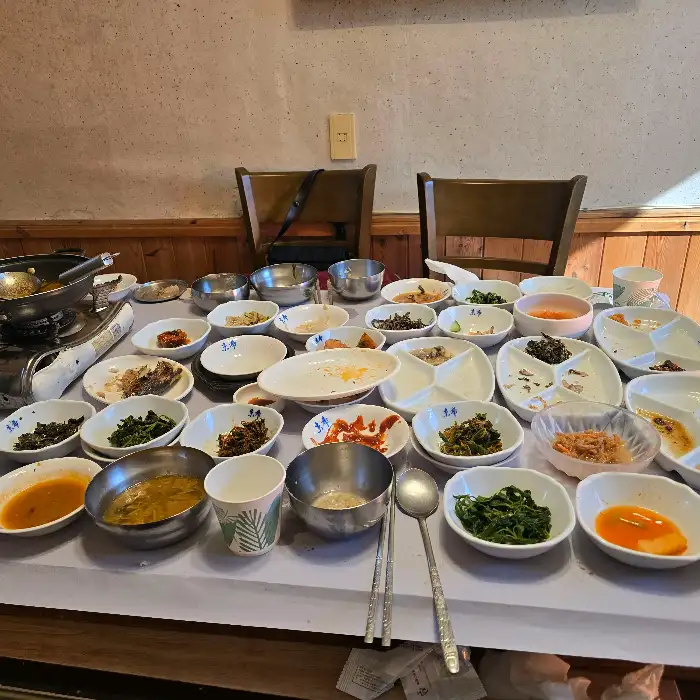 경희식당 푸짐한 반찬 상차림