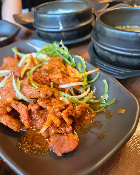 양념이 잘 배인 제육볶음