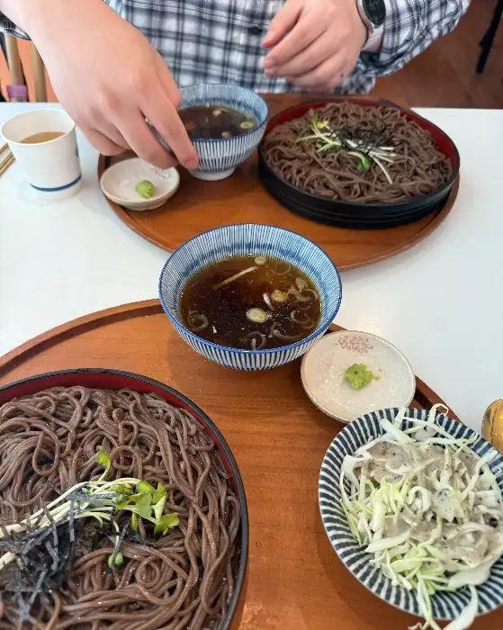 치즈돈까스 단면 사진, 흘러내리는 치즈가 인상적