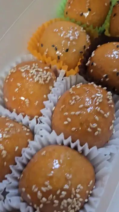 깨가 뿌려진 꿀빵 클로즈업