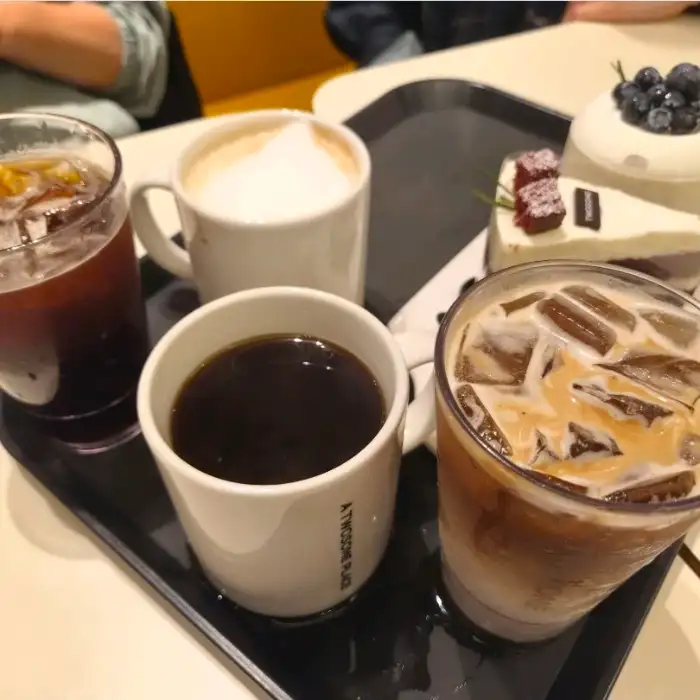 커피와 케이크 조합