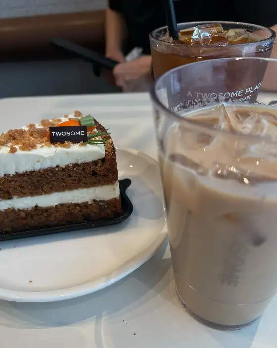 아이스 라떼와 케이크