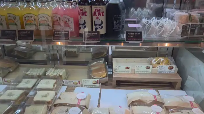 다양한 병음료와 디저트