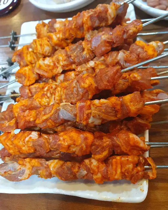 생 양꼬치 꼬치들