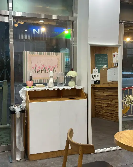 가게 내부 진열대